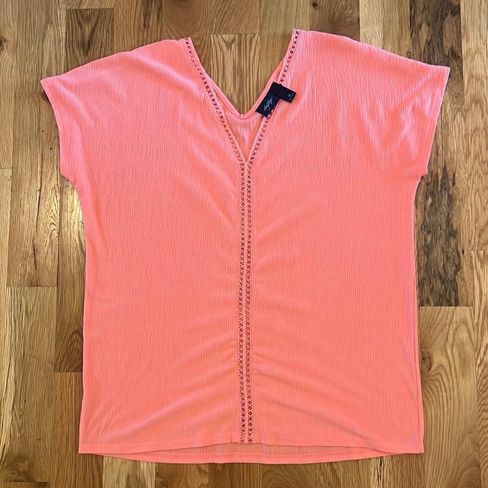 Daytrip short sleeve coral top.